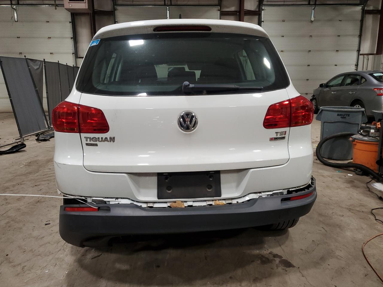 2017 Volkswagen Tiguan - Image 6