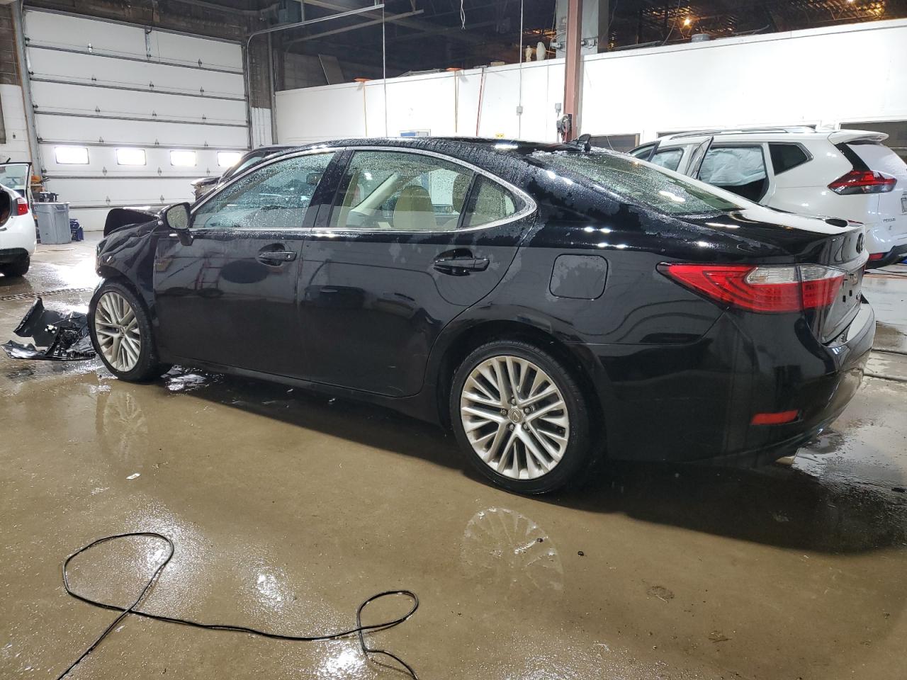 2014 Lexus ES - Image 2