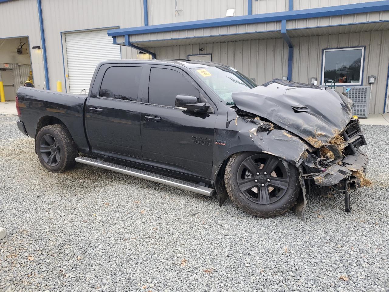 2016 RAM 1500 - Image 4