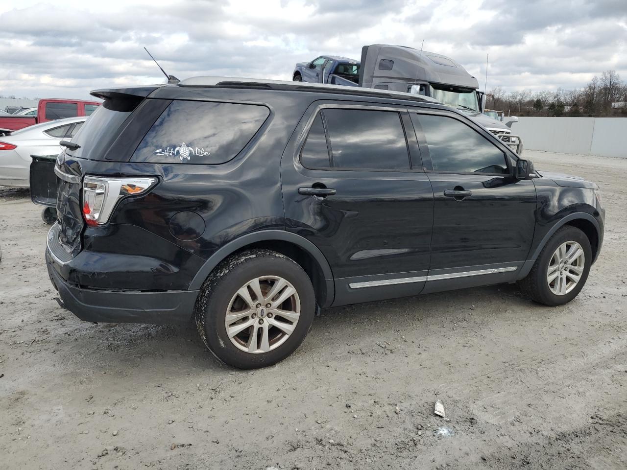 2018 Ford Explorer - Image 3