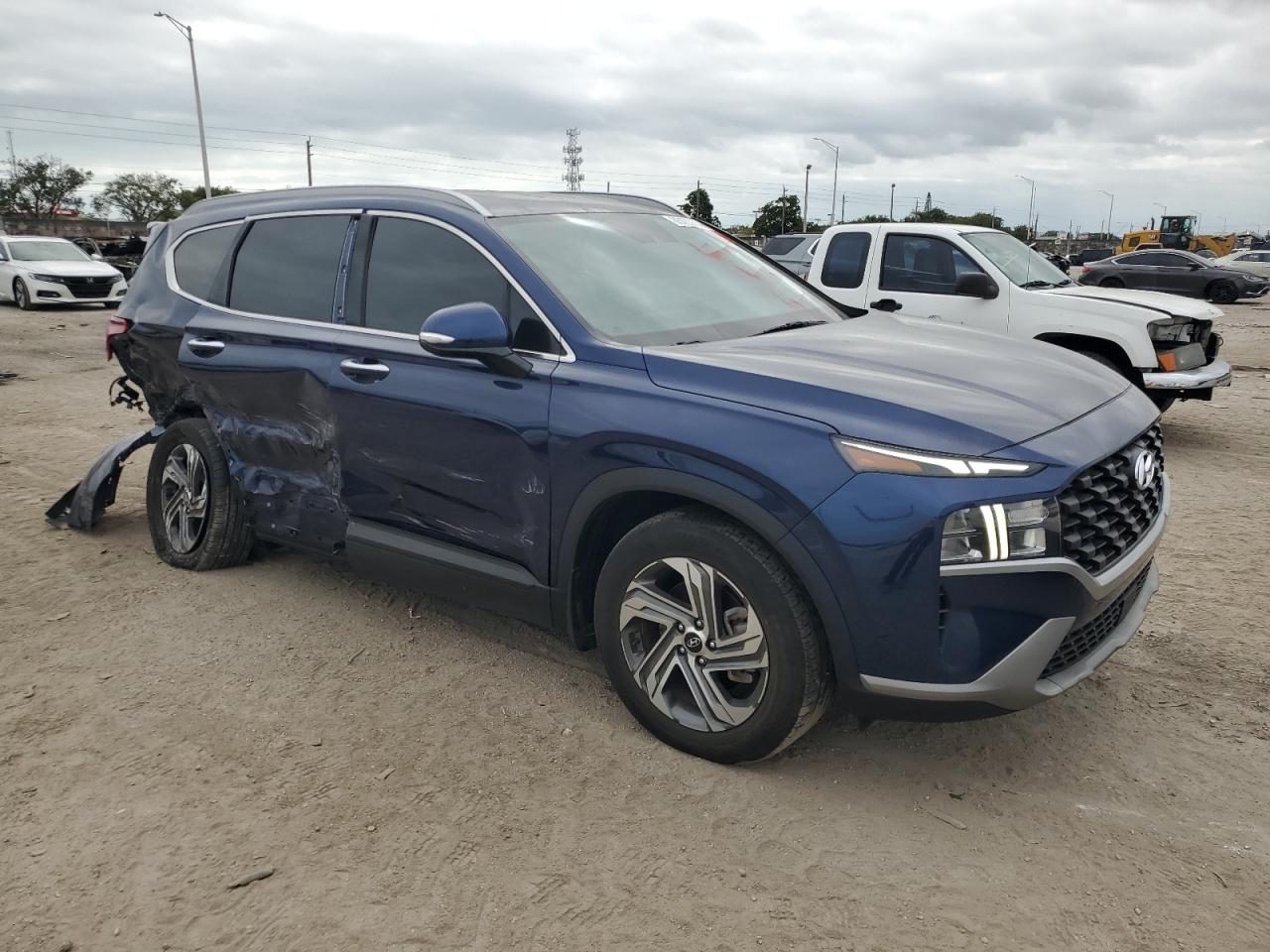 2023 Hyundai Santa Fe - Image 4