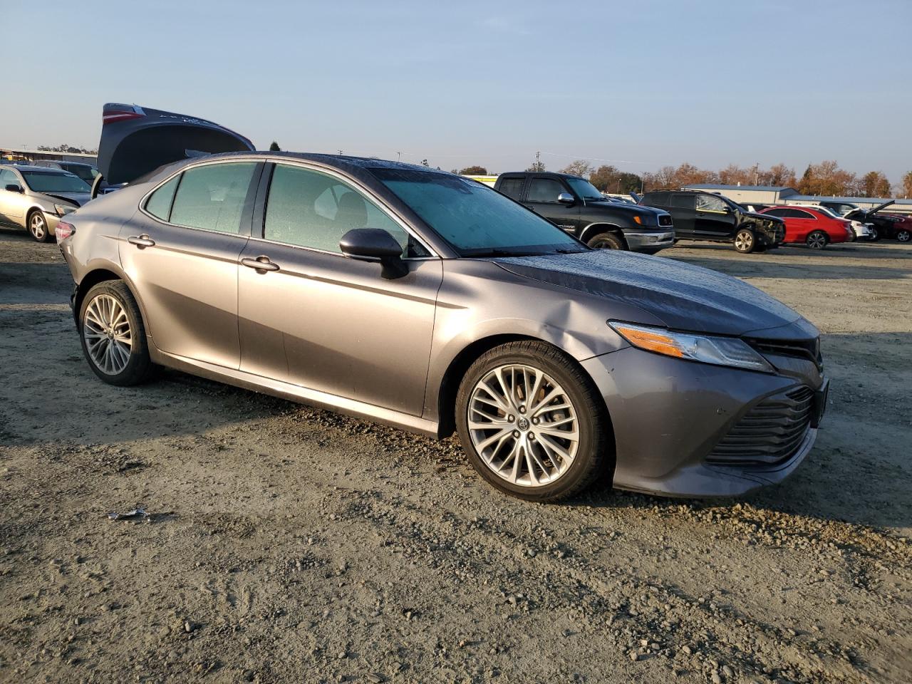 VIN 4T1BZ1HK7JU009942 2018 TOYOTA CAMRY no.4