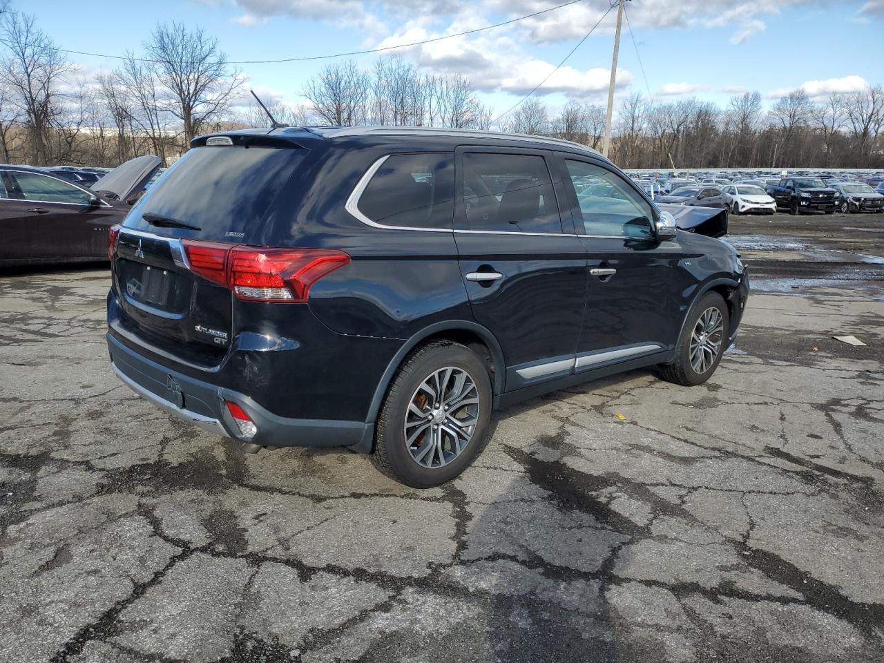 2016 Mitsubishi Outlander - Image 3