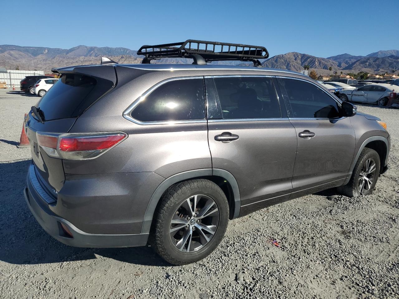 2016 Toyota Highlander - Image 3