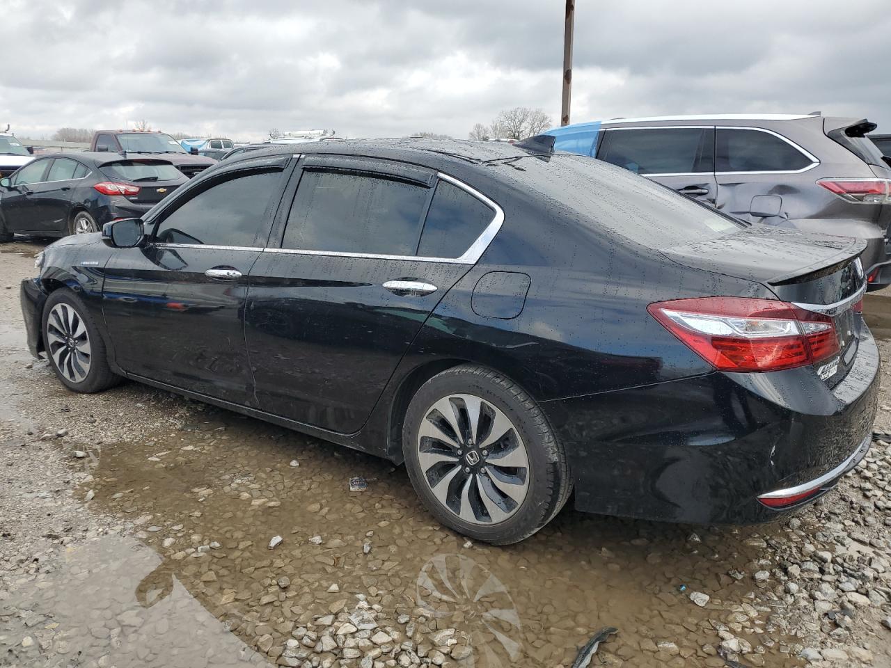 JHMCR6F53HC025864 2017 HONDA ACCORD - Image 2