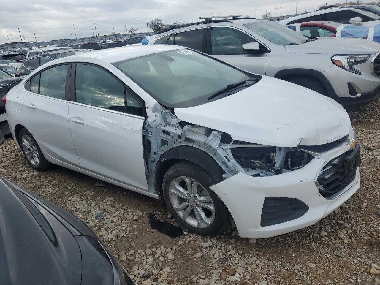 2019 Chevrolet Cruze - Image 4