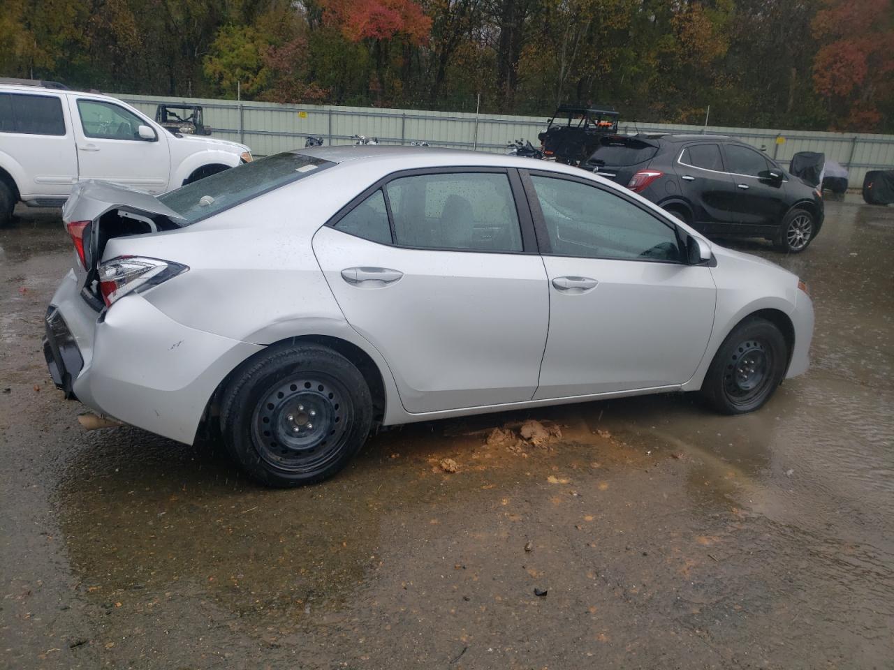 VIN 5YFBURHE5KP915338 2019 TOYOTA COROLLA no.3