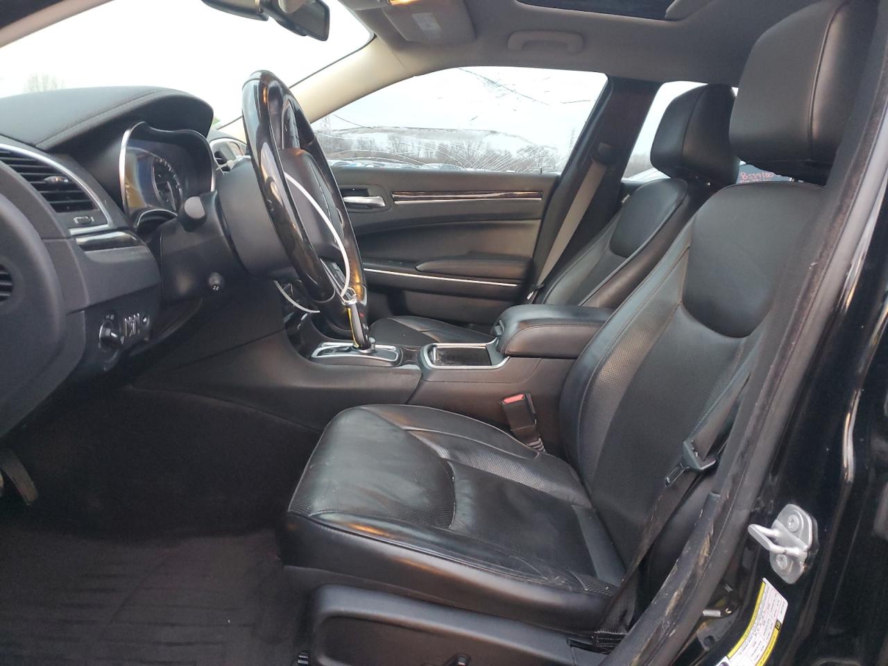 2018 Chrysler 300 - Image 7