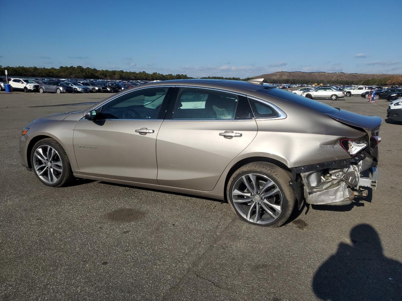 2022 Chevrolet Malibu - Image 2