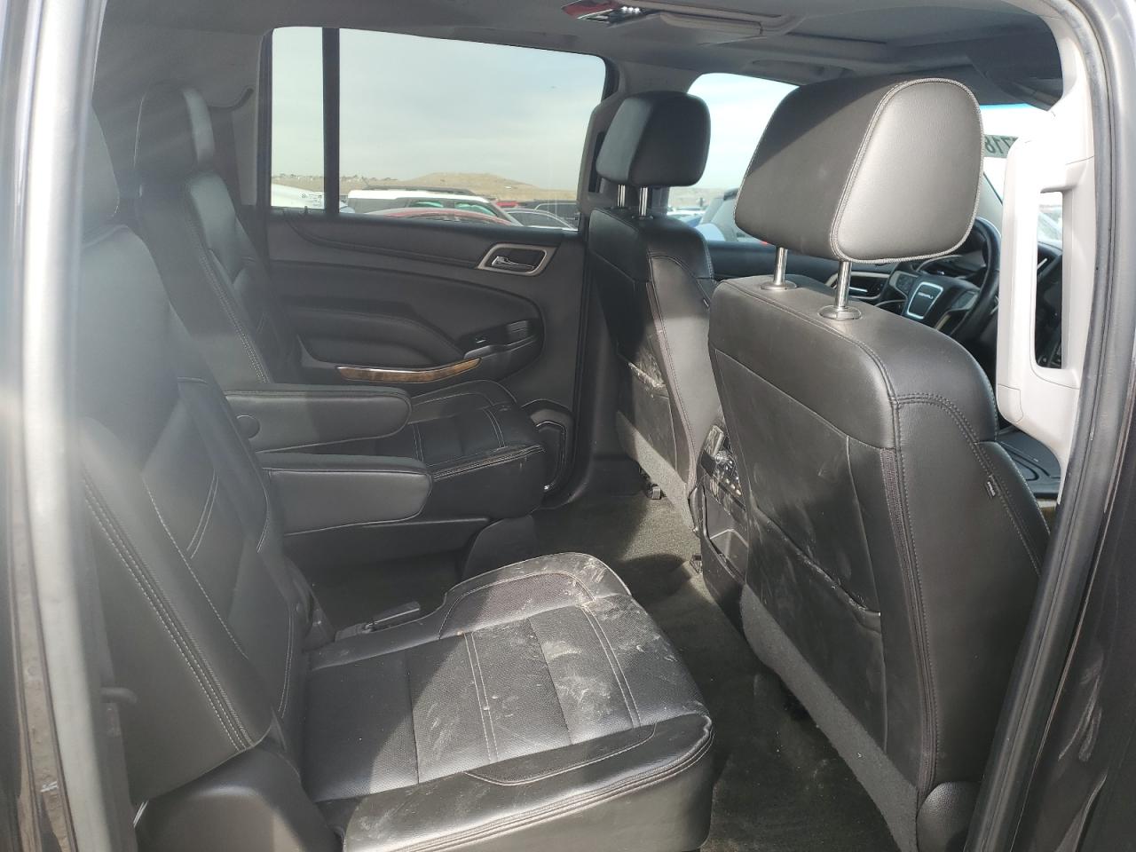 2017 GMC Yukon - Image 11