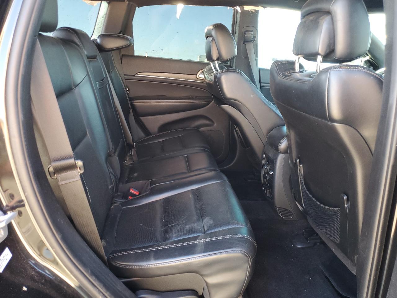 2015 Jeep Grand Cherokee - Image 11