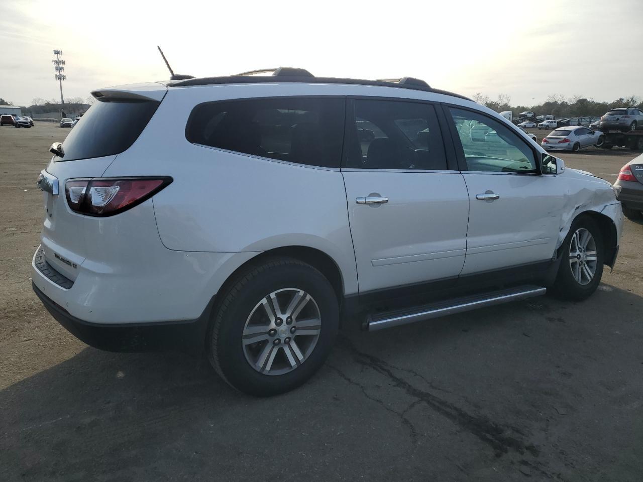 VIN 1GNKVHKD8GJ112677 2016 CHEVROLET TRAVERSE no.3