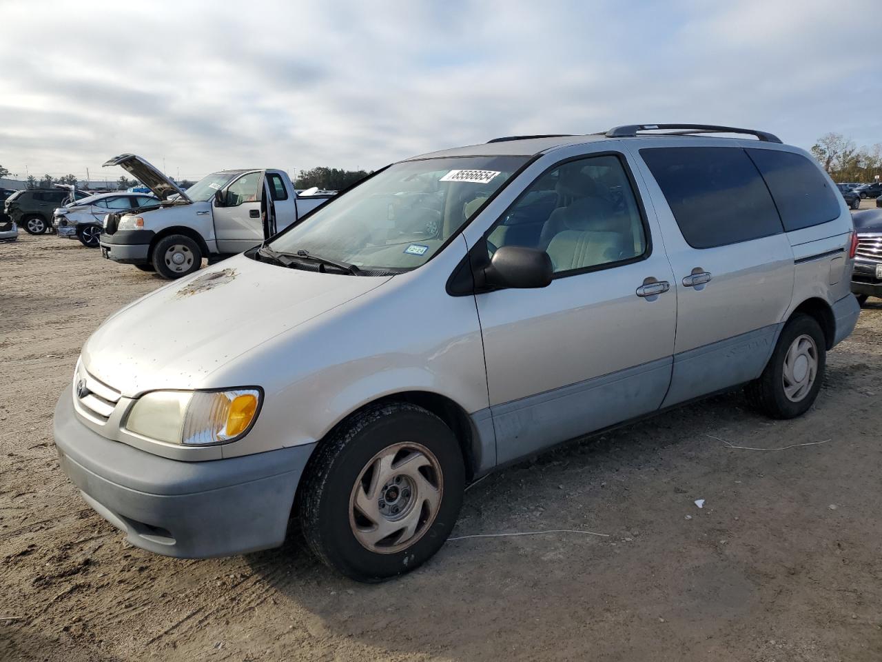 2001 Toyota Sienna - Image 1