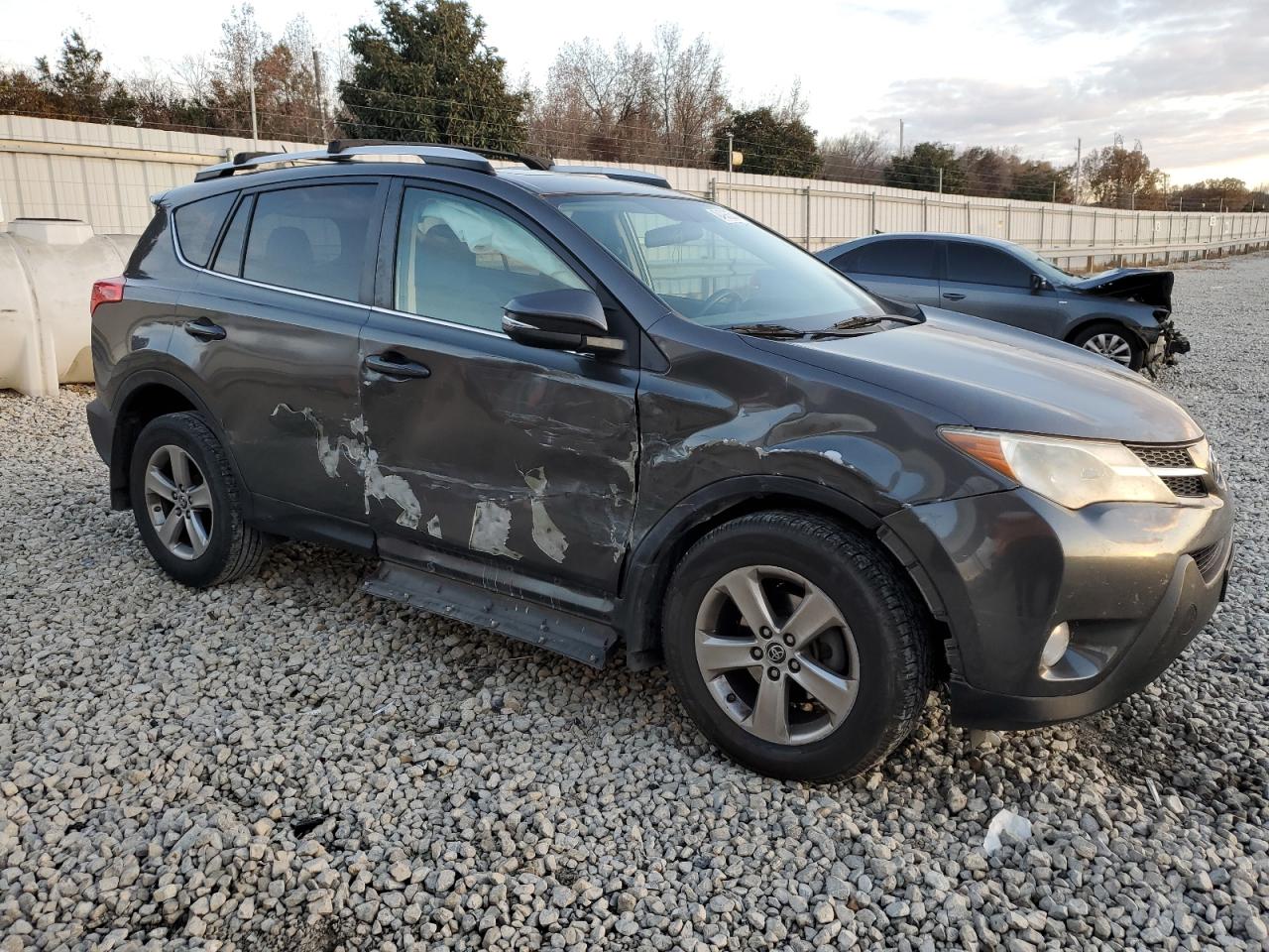 VIN 2T3RFREV2FW357456 2015 TOYOTA RAV4 no.4