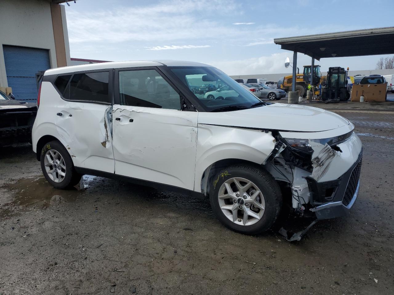 VIN KNDJ23AU8P7884529 2023 KIA SOUL no.4