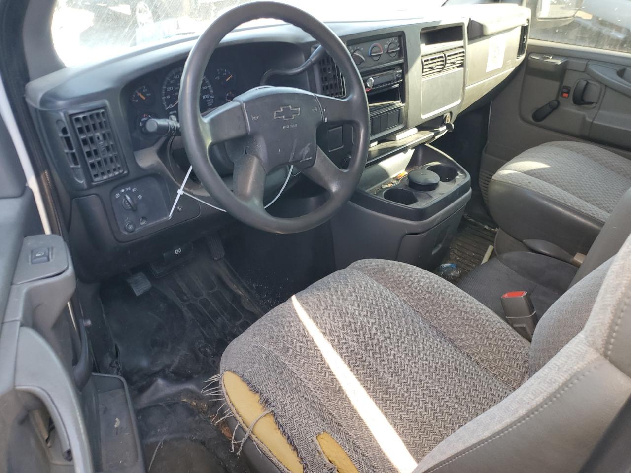 2005 Chevrolet Express - Image 8