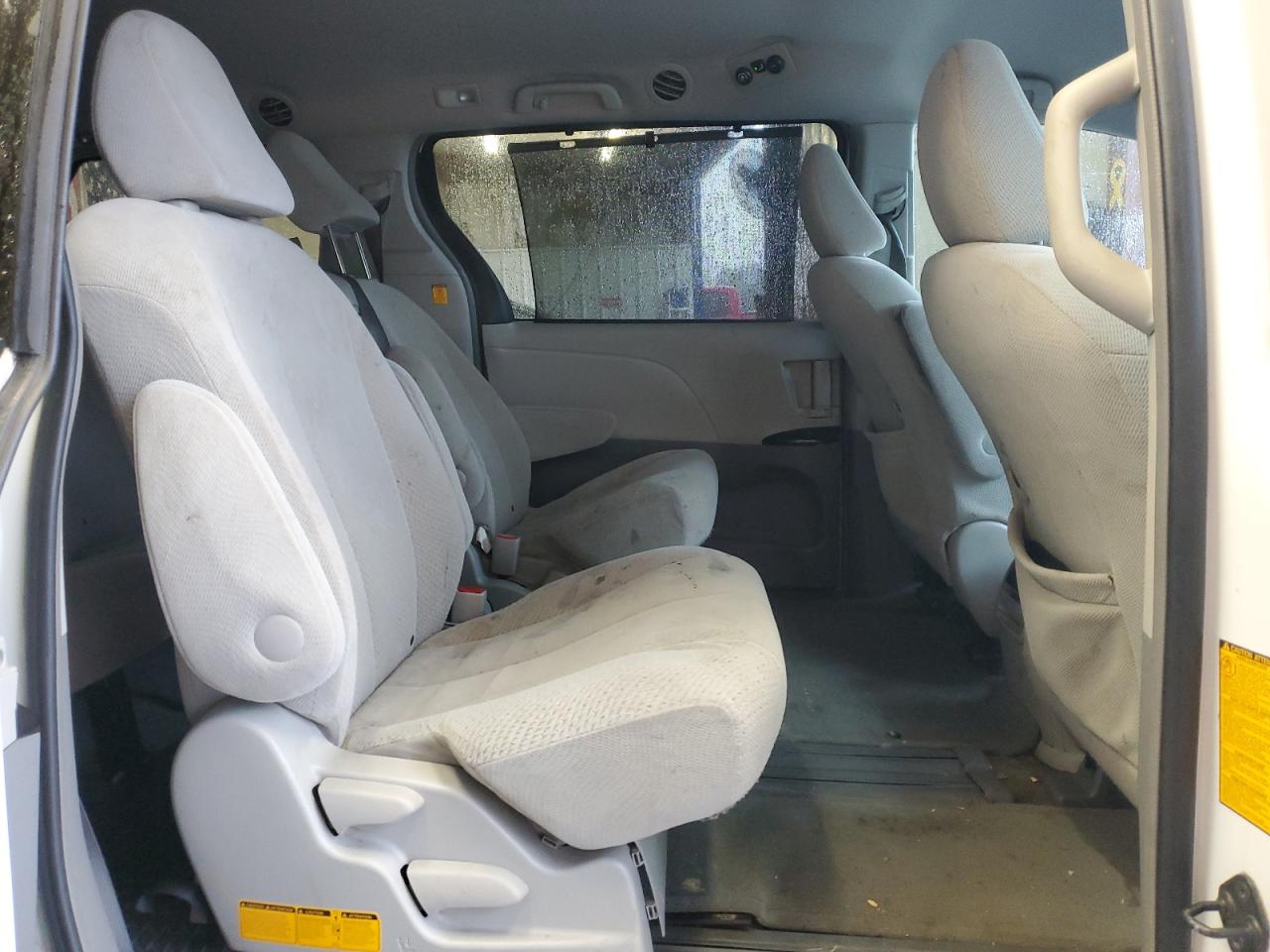 2012 Toyota Sienna - Image 12