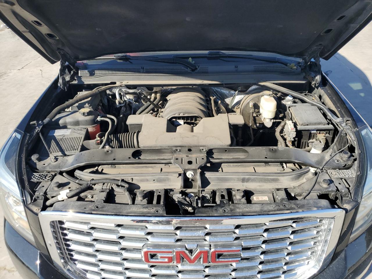 2018 GMC Yukon - Image 12