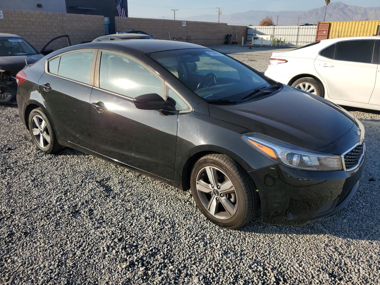 VIN 3KPFL4A77JE170837 2018 KIA FORTE no.4