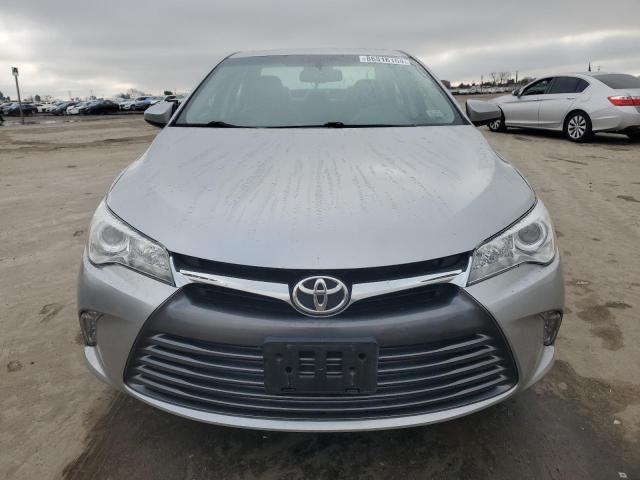  TOYOTA CAMRY 2015 Серебристый