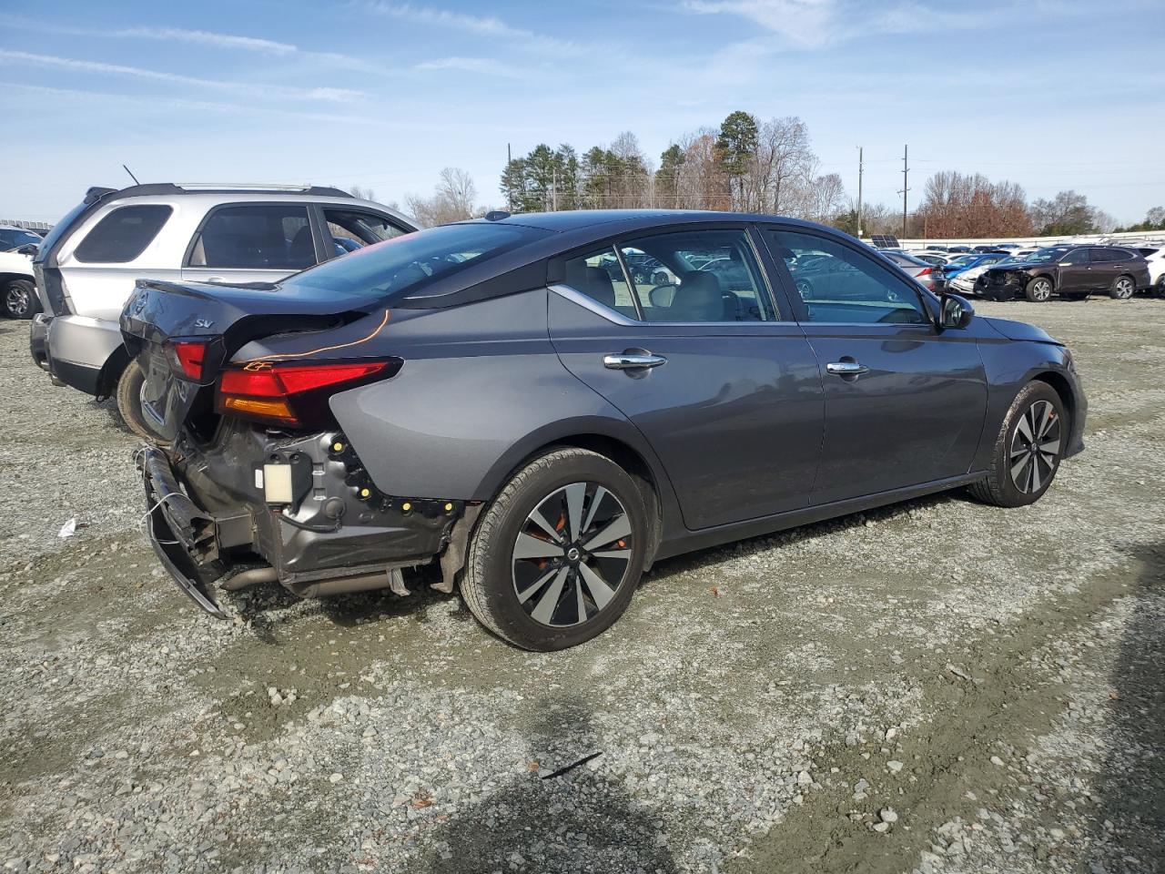 2021 Nissan Altima - Image 3