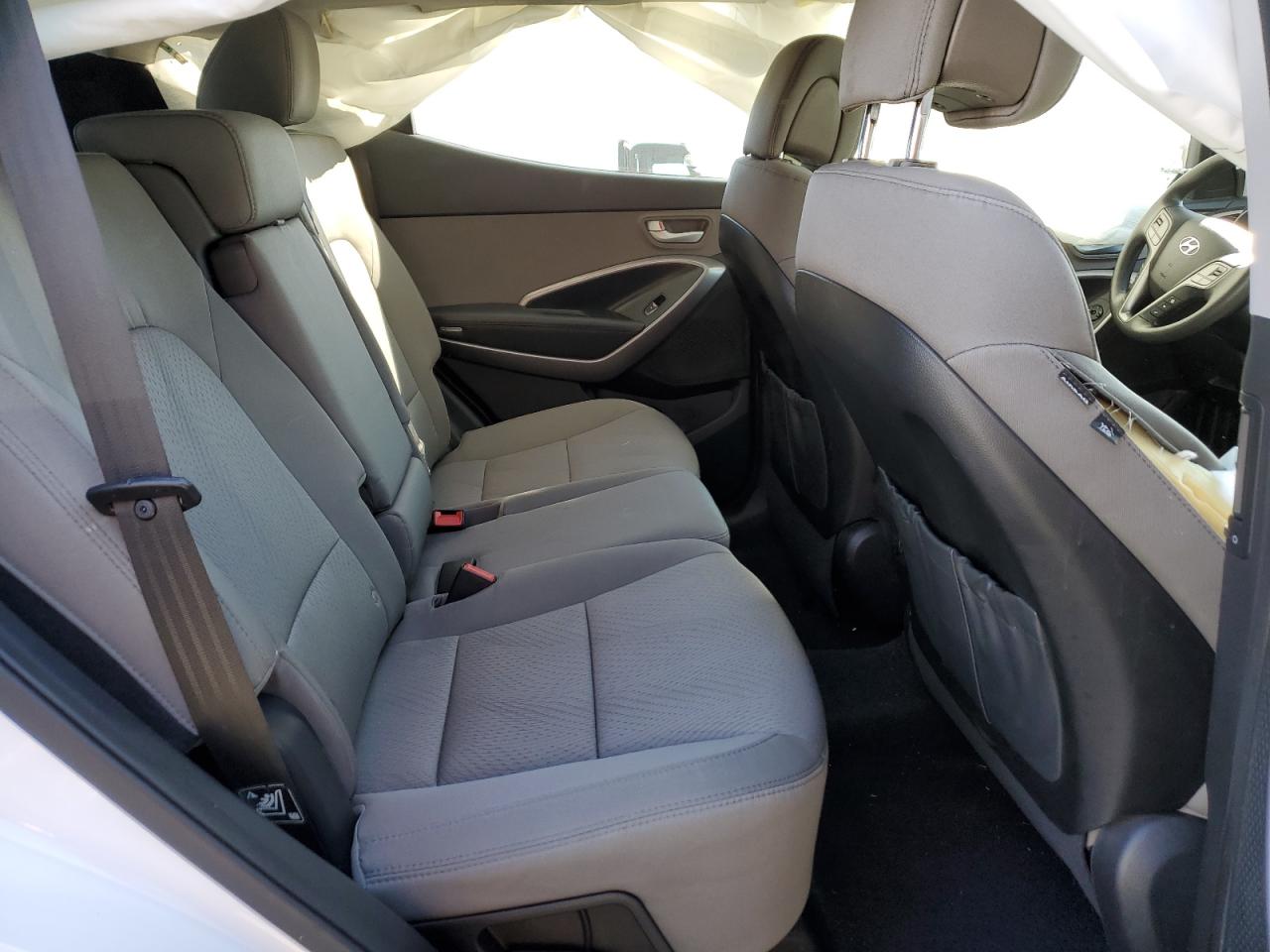 2015 Hyundai Santa Fe - Image 12