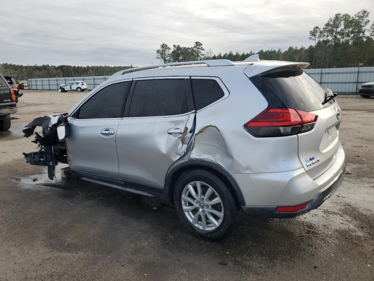 2017 Nissan Rogue - Image 2