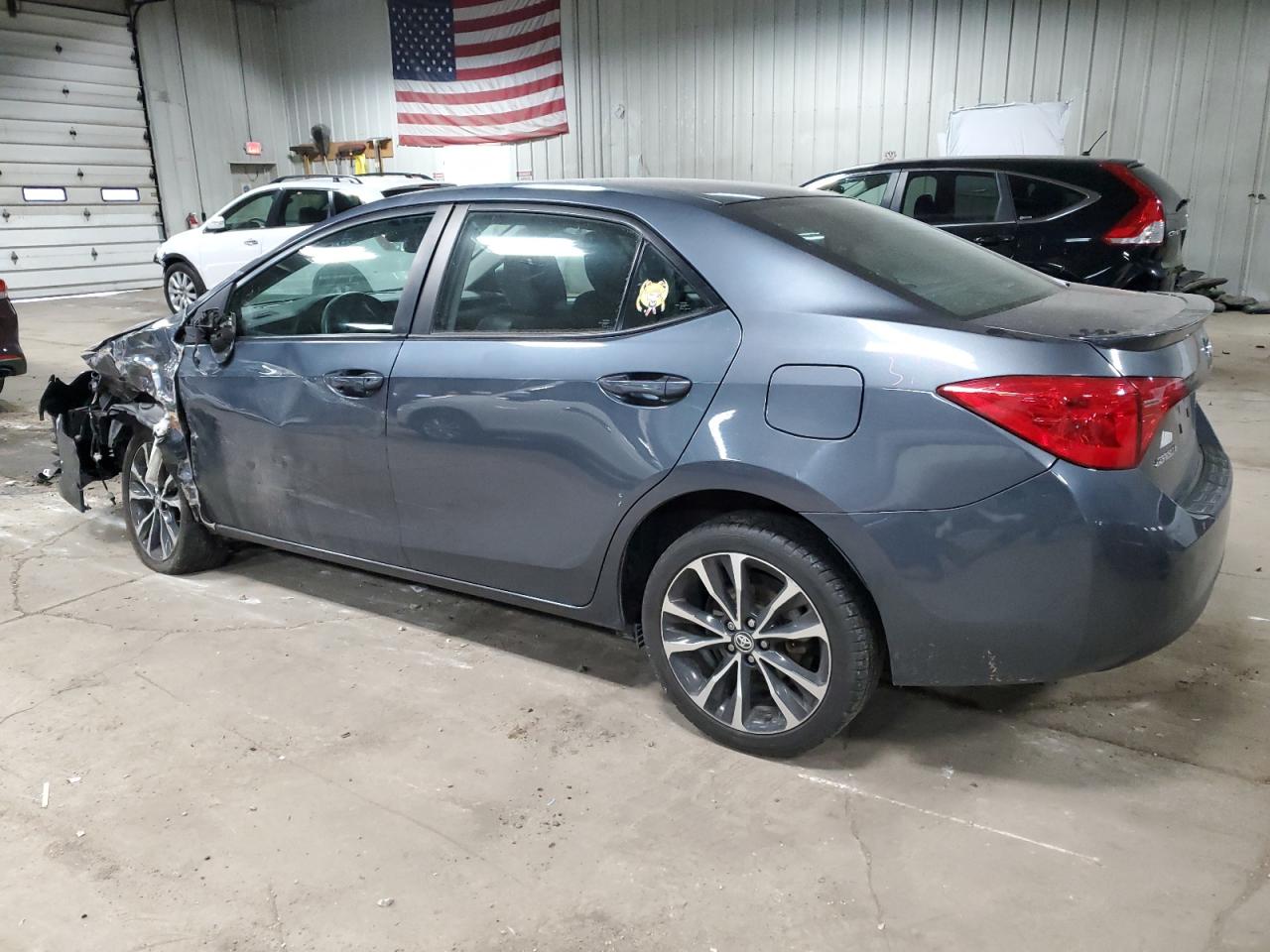 VIN 2T1BURHE7JC019735 2018 TOYOTA COROLLA no.2