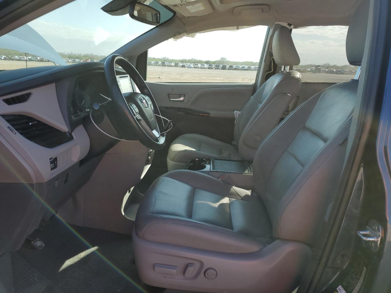 2019 Toyota Sienna - Image 7