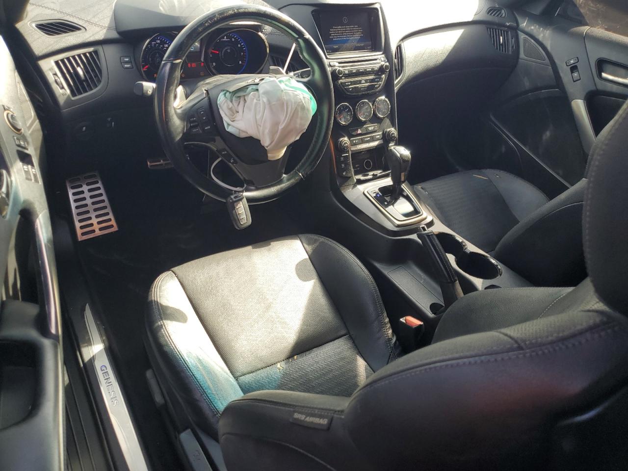 2015 Hyundai Genesis - Image 8