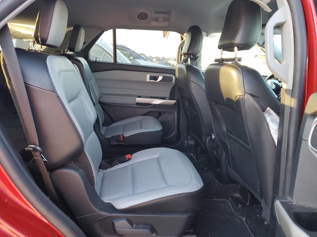 2021 Ford Explorer - Image 11