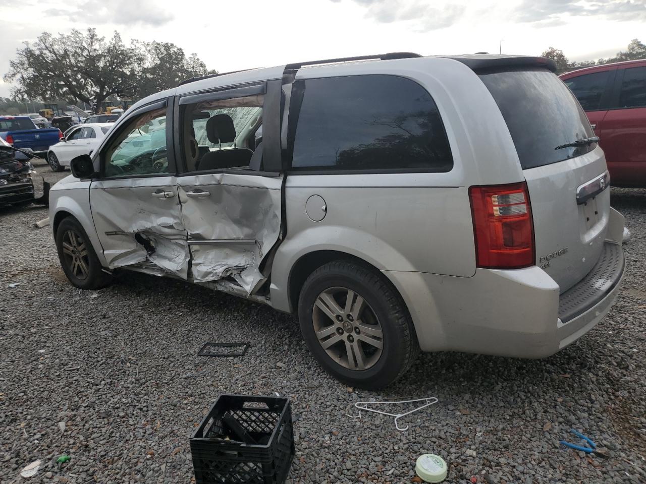 2010 Dodge Caravan - Image 2