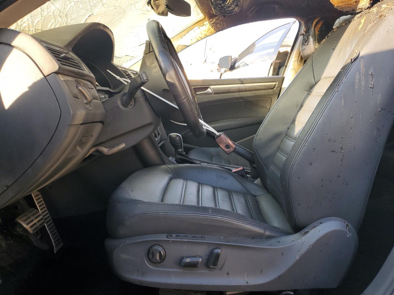 2017 Volkswagen Passat - Image 7