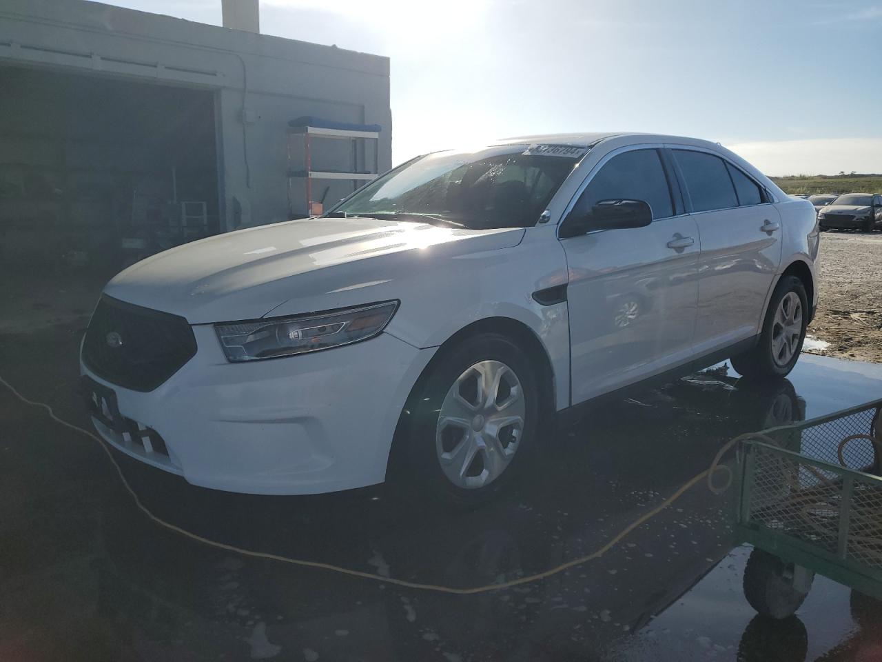 2015 Ford Taurus - Image 1