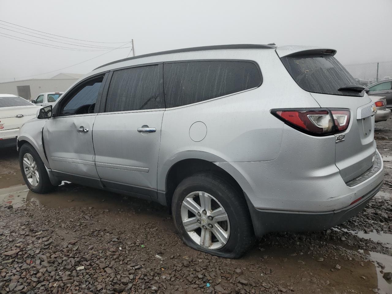 VIN 1GNKRJKD6DJ209240 2013 CHEVROLET TRAVERSE no.2