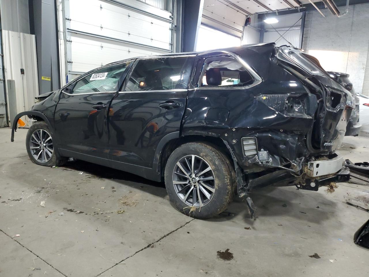 2019 Toyota Highlander - Image 2