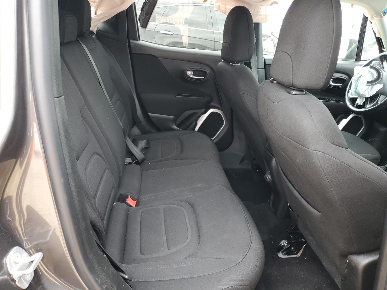 2018 Jeep Renegade - Image 11