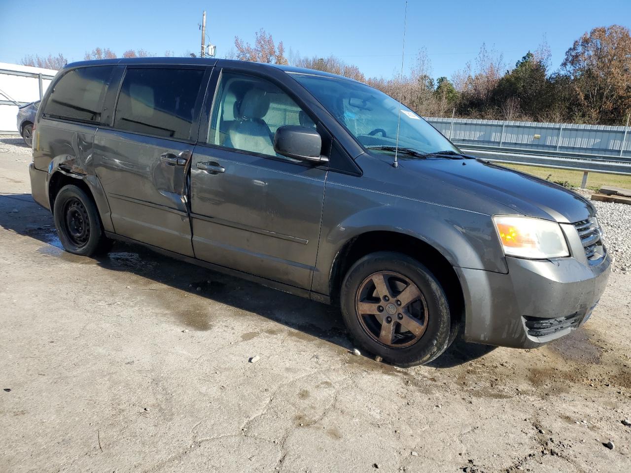 2010 Dodge Caravan - Image 4