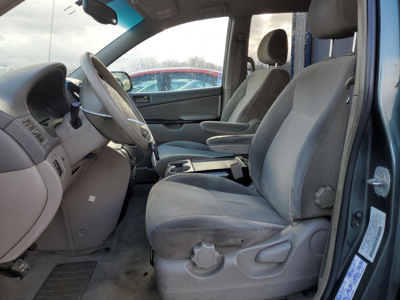 2004 Toyota Sienna - Image 7