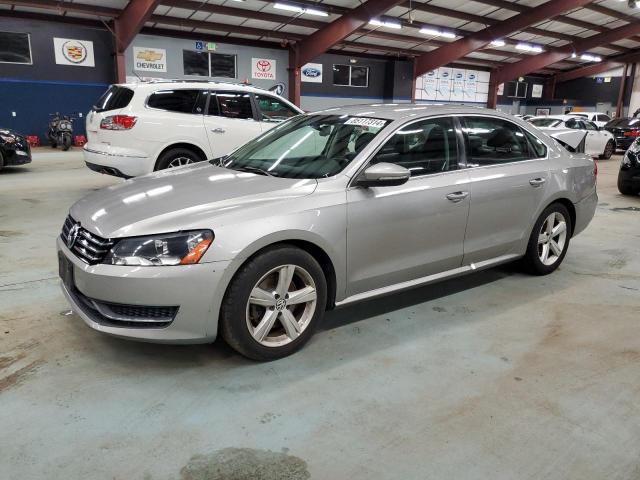 Sedans VOLKSWAGEN PASSAT 2012 Srebrny