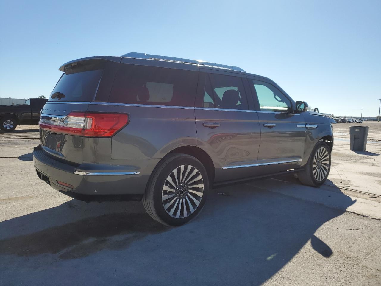 2021 Lincoln Navigator - Image 3