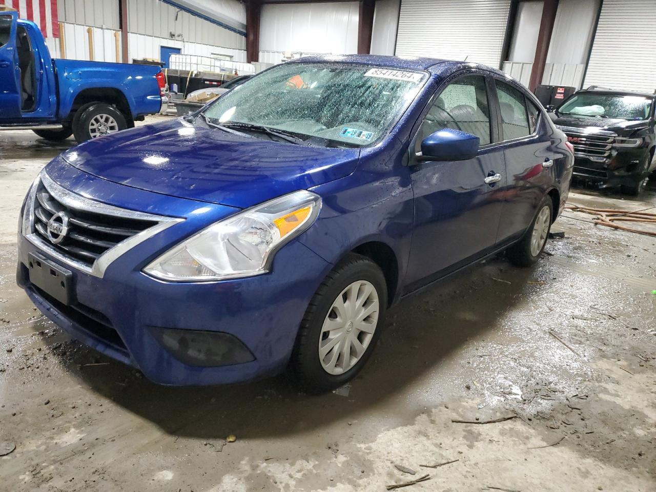 VIN 3N1CN7AP3JL827565 2018 NISSAN VERSA no.1