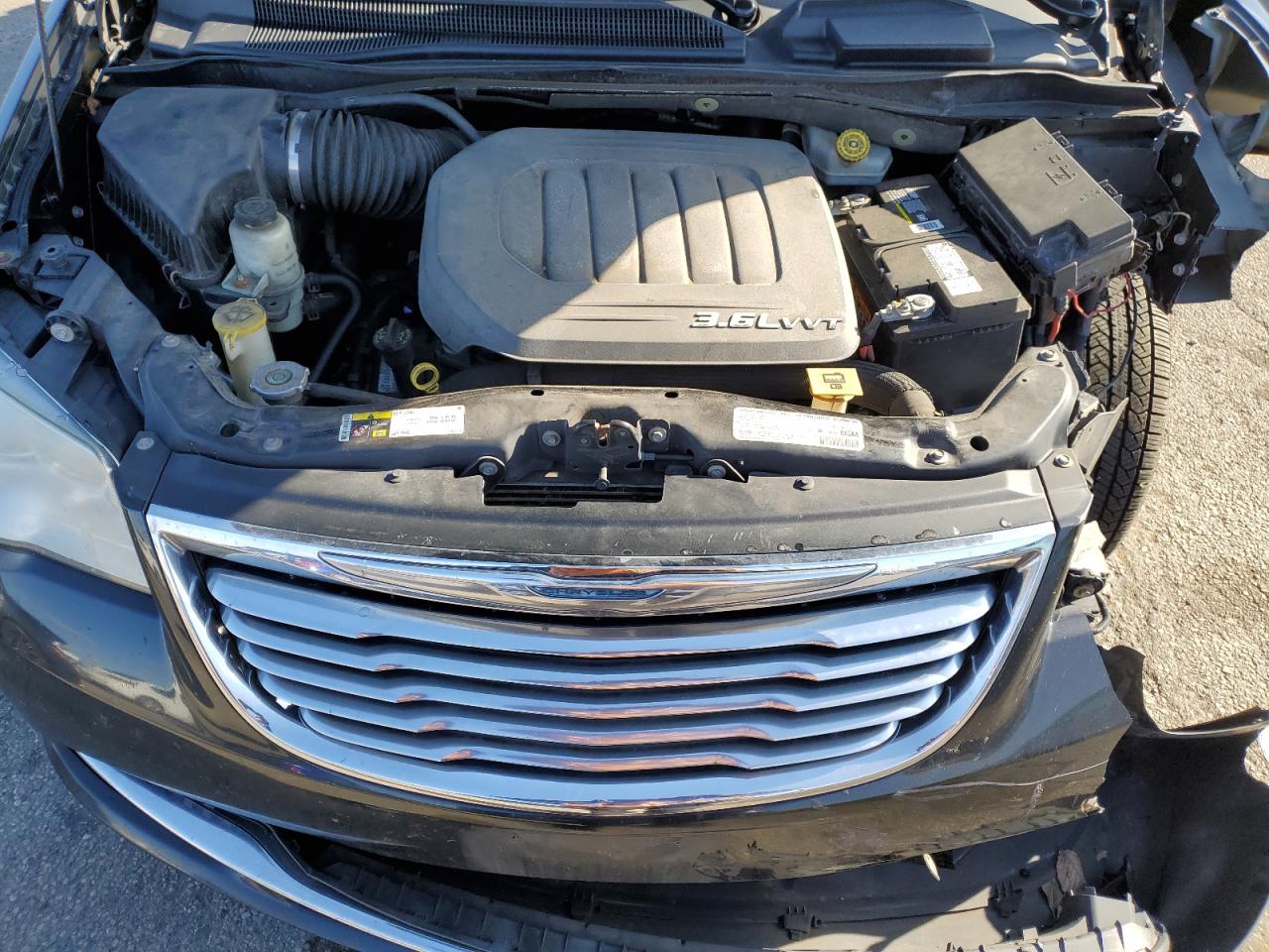 2013 Chrysler Town & Country - Image 13