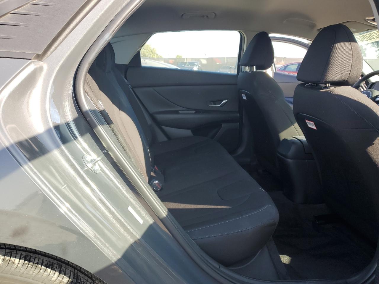 2023 Hyundai Elantra - Image 11