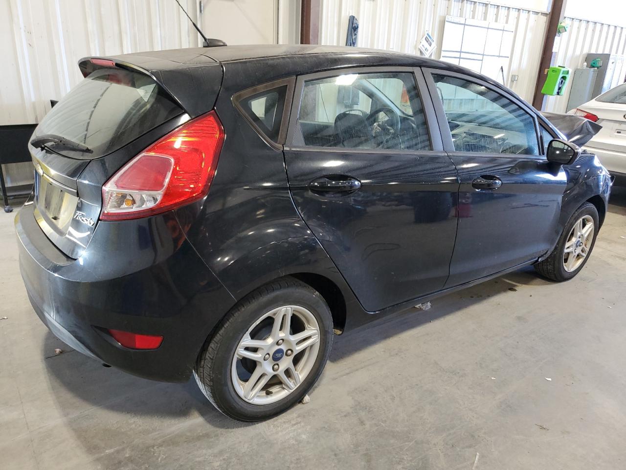 VIN 3FADP4EJ8JM115732 2018 FORD FIESTA no.3