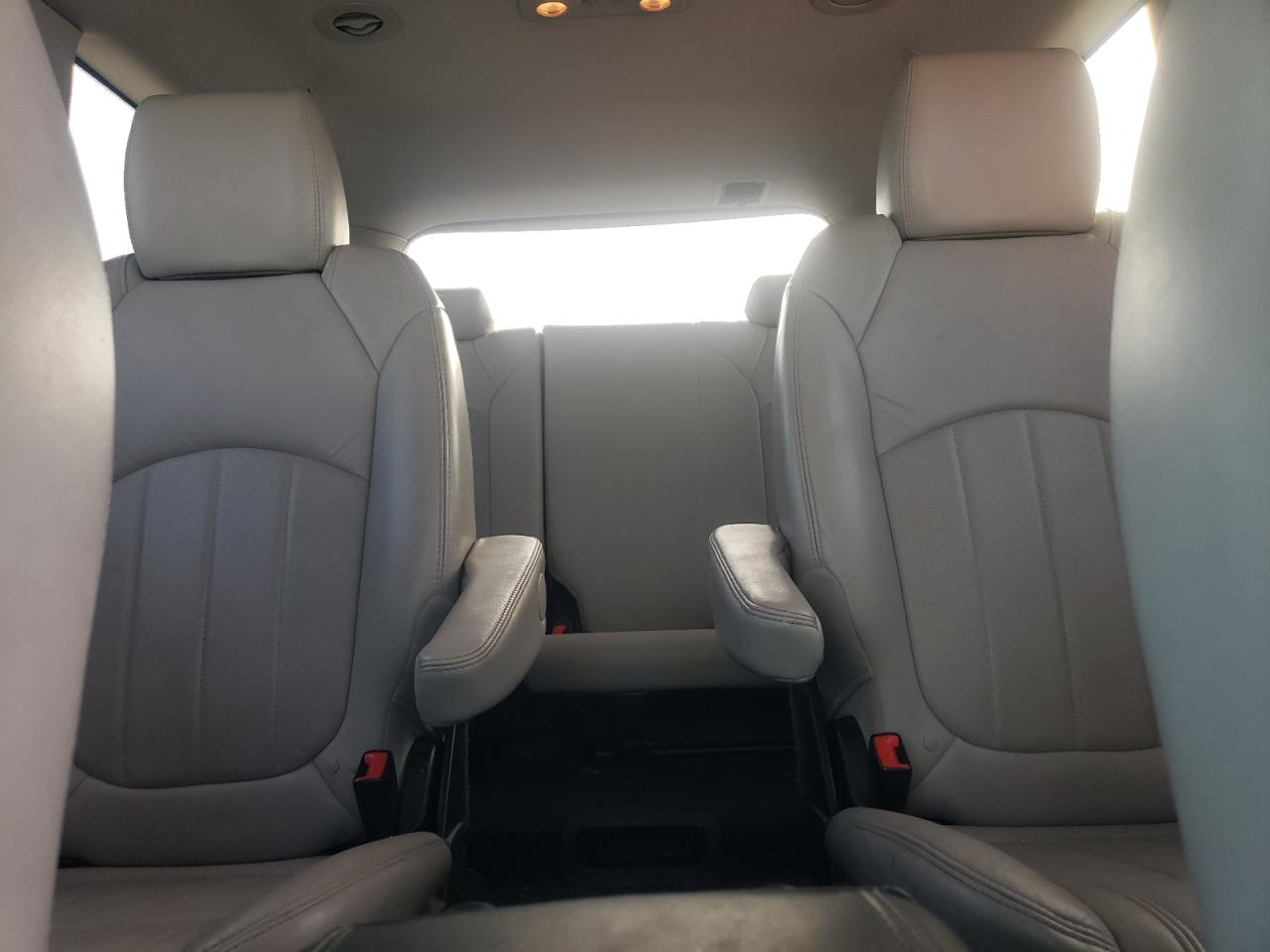 2011 Chevrolet Traverse - Image 10