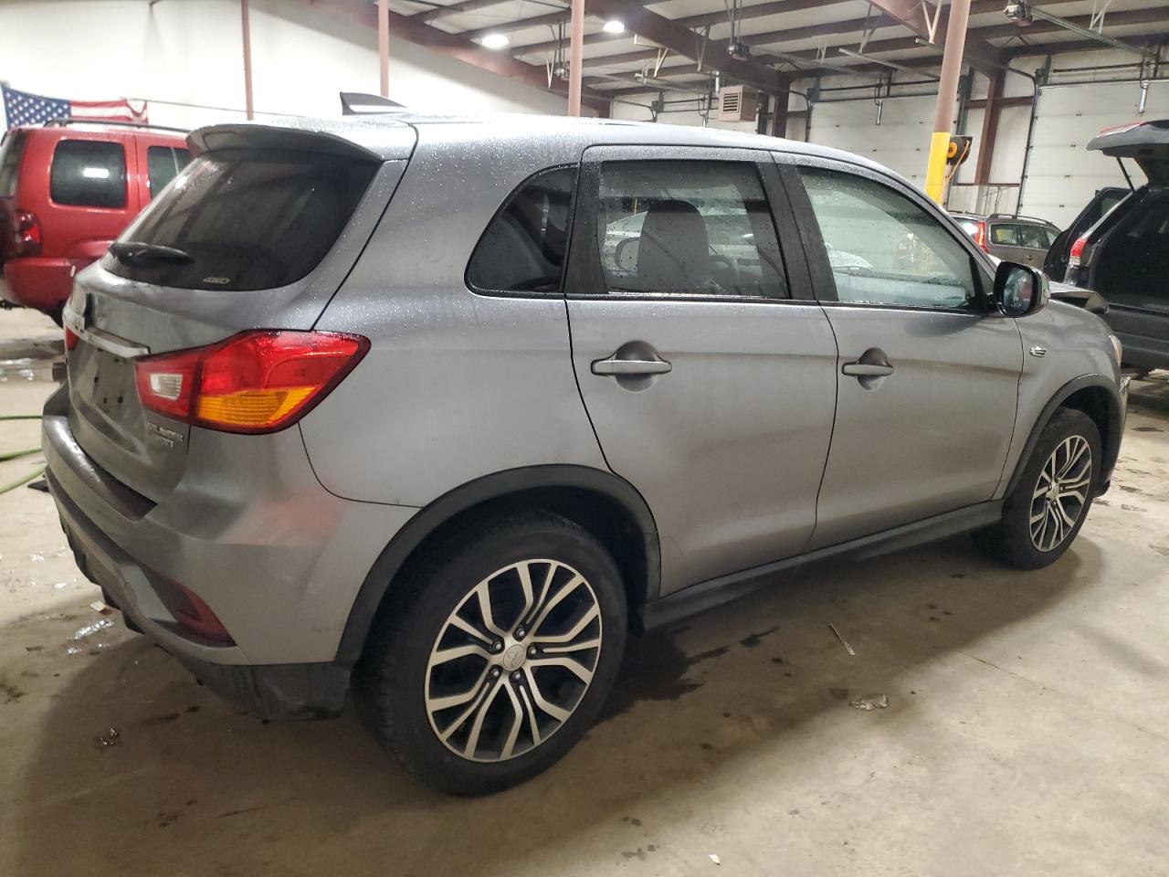 2018 Mitsubishi Outlander - Image 3