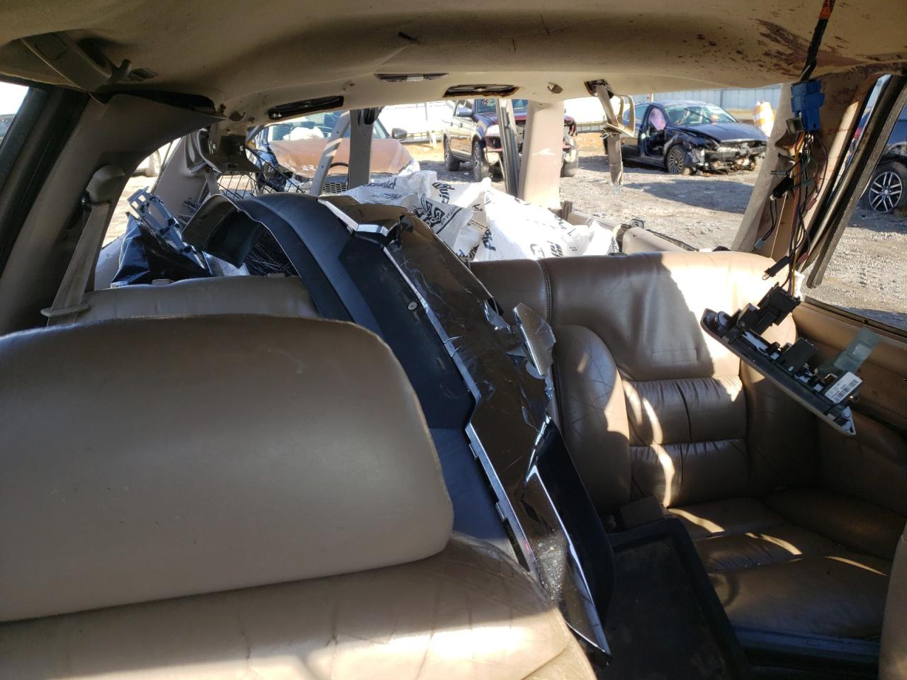 1999 Chevrolet Suburban K1500 VIN: 1GNFK16R9XJ570798 Lot: 84502844