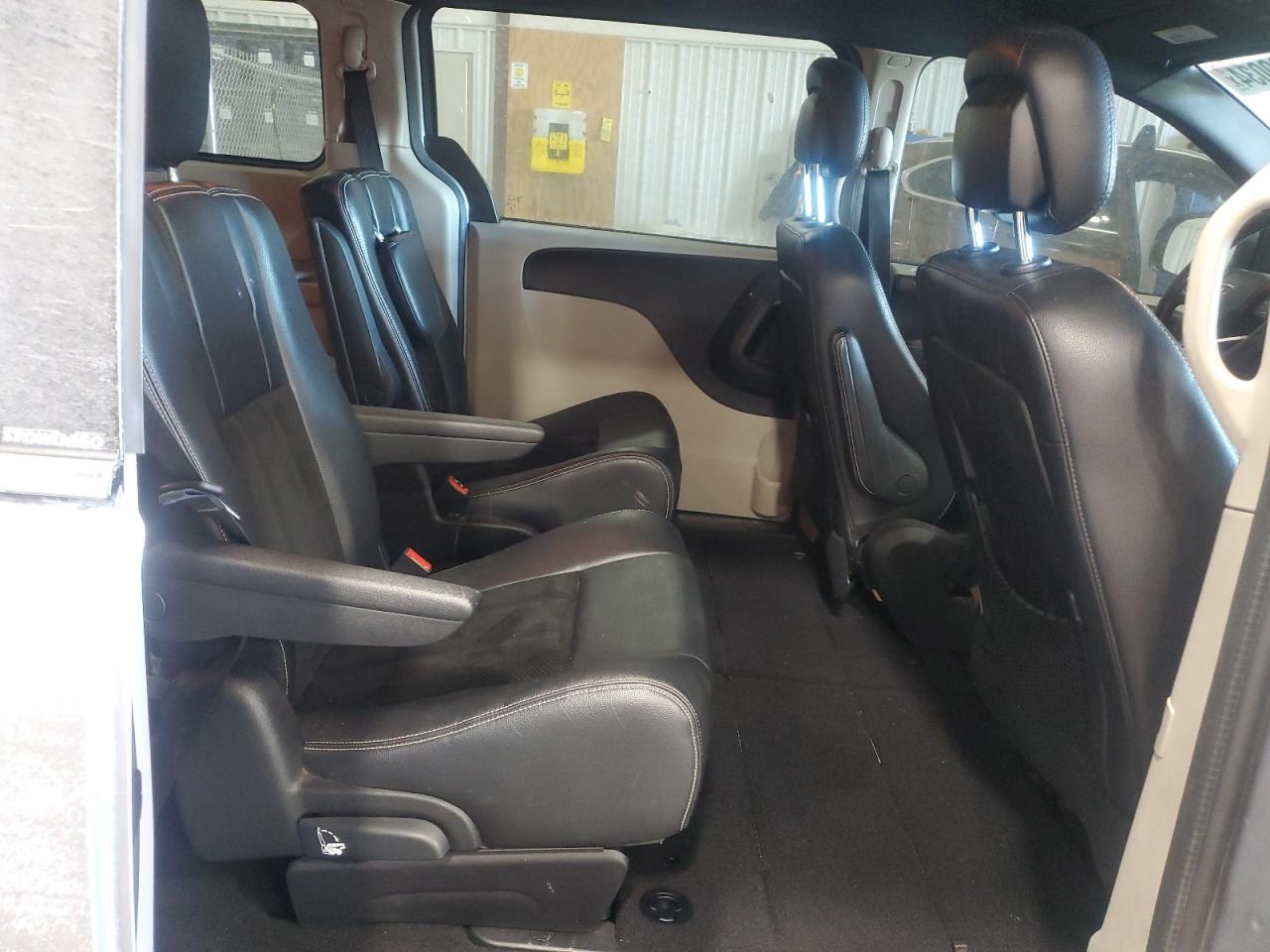 2014 Dodge Caravan - Image 11