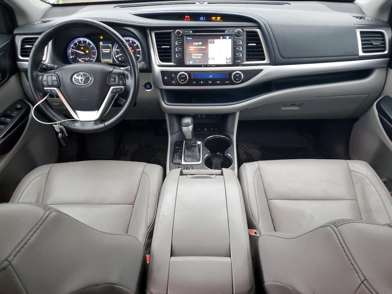 2017 Toyota Highlander - Image 8